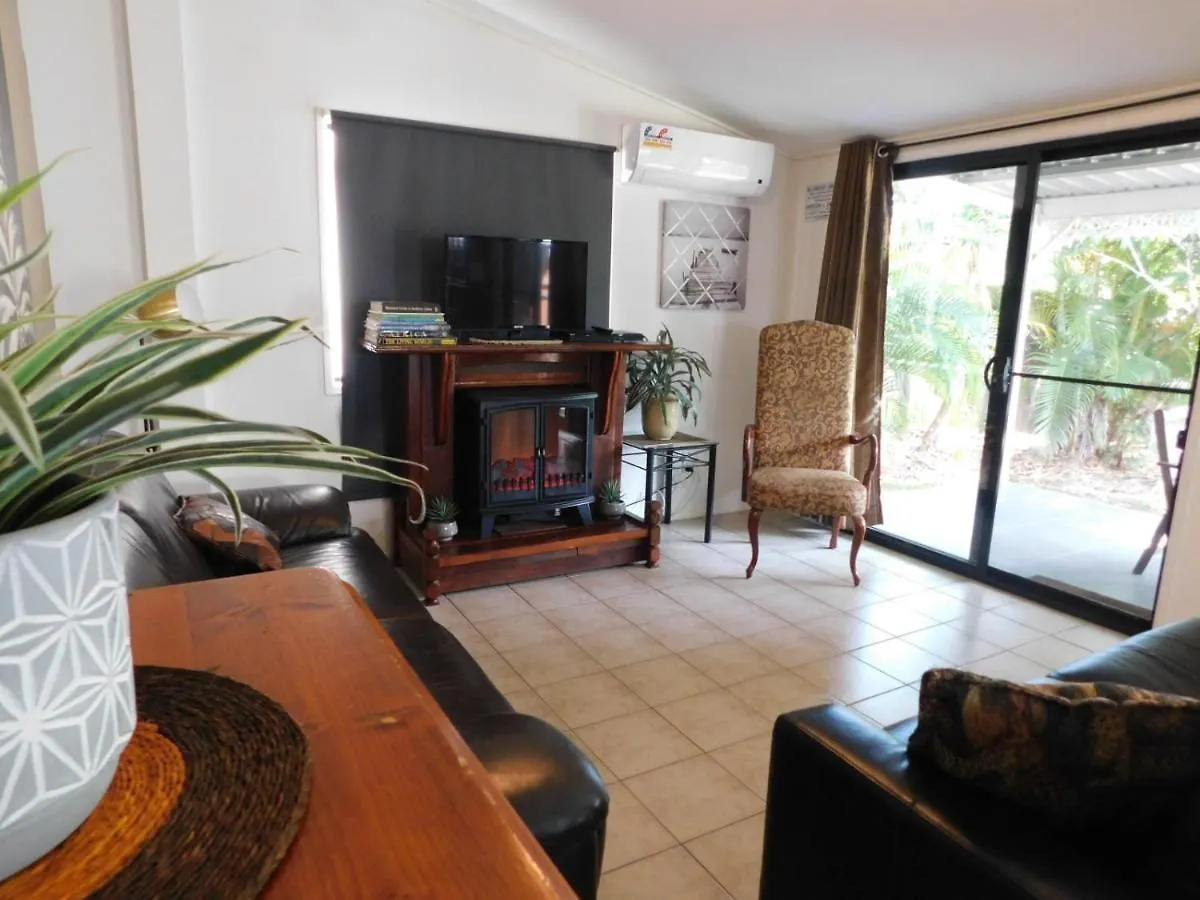 Riverbend Cottage Cabin - Little Heaven Holiday home Nambour