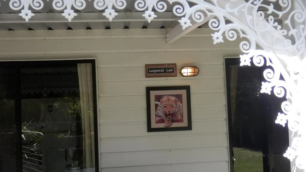 Riverbend Cottage Cabin - Little Heaven Holiday home Nambour